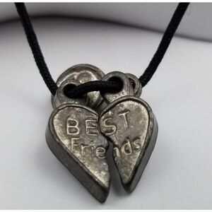 Stone brutalist best friends heart necklace‎